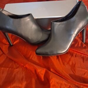 Kelly & Katie Elegant Black Heeled Boots